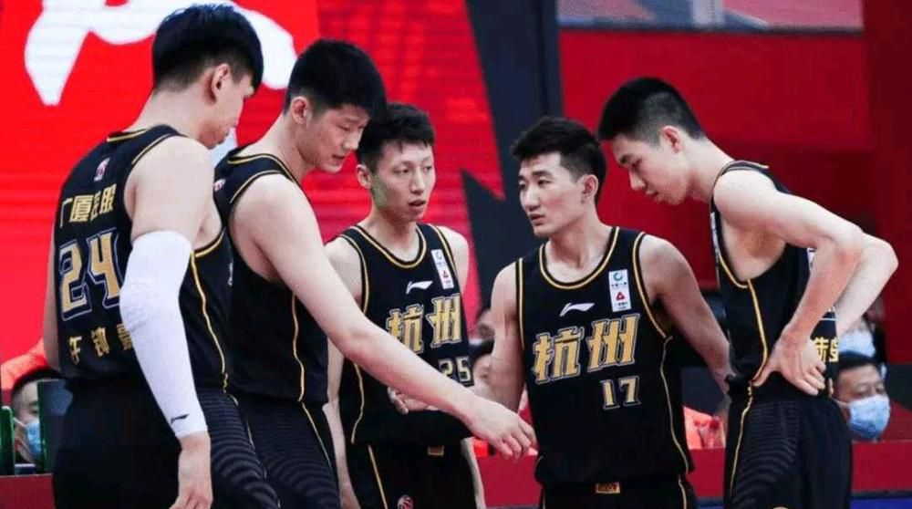 ”这将是那不勒斯和巴萨第七次在正式比赛中相遇，但那不勒斯在之前与巴萨的六次交锋中没有赢过一场。